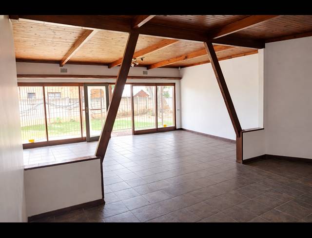 4 BEDROOM FREESTANDING FOR SALE IN BO-DORP